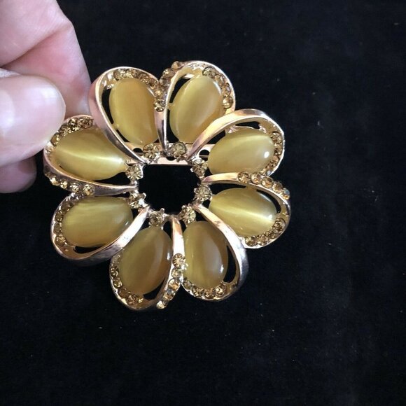 Vintage Style Brooch Antiqued Gold Tone Round Opal Simulated Champag… - Picture 2 of 10